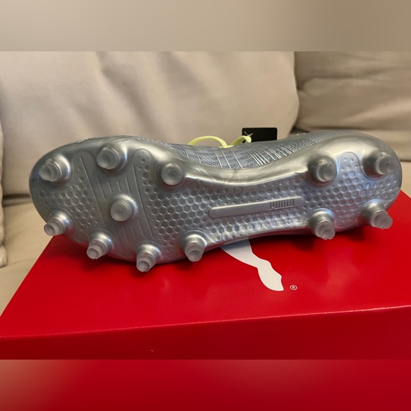 Puma Ultra FG cleats * new in box* - Picture 3 of 5